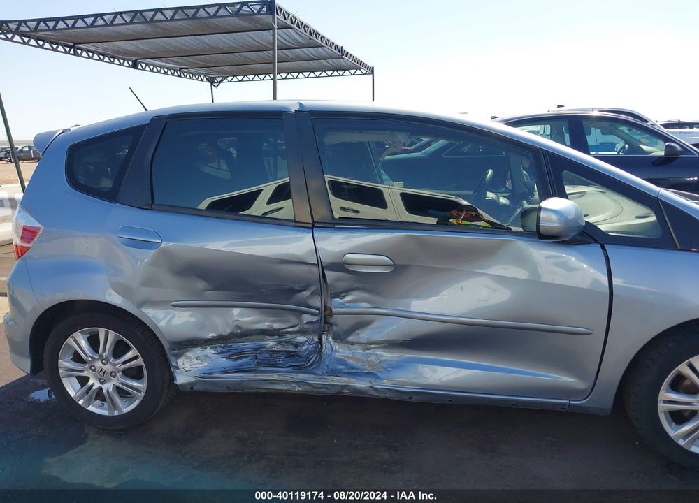 2011 HONDA FIT SPORT VIN: JHMGE8H55BC018525