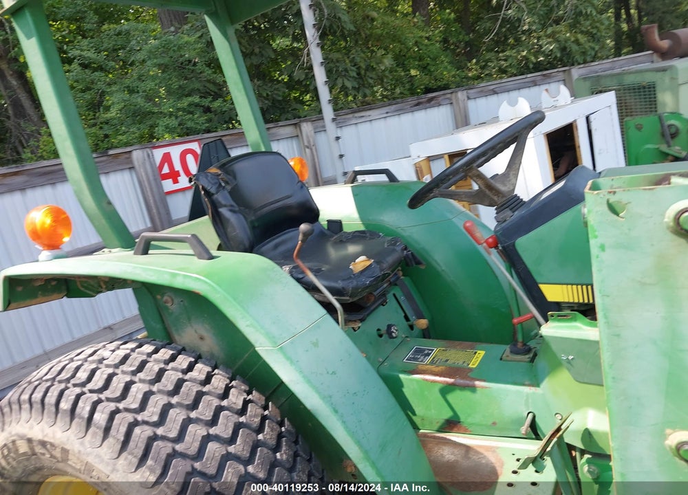 1994 JOHN DEERE TRACTOR VIN: M008708130277
