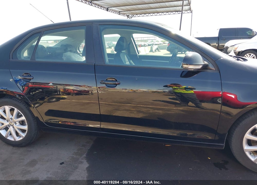 2010 VOLKSWAGEN JETTA LIMITED EDITION VIN: 3VWAZ7AJ1AM121903