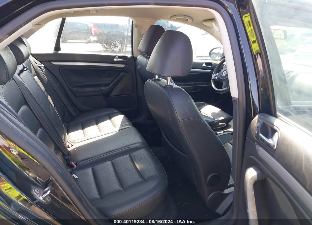 2010 VOLKSWAGEN JETTA LIMITED EDITION VIN: 3VWAZ7AJ1AM121903