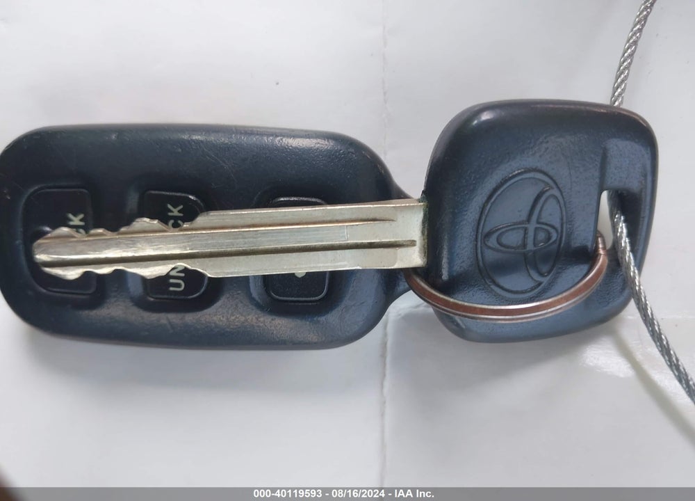 2004 TOYOTA CAMRY LE VIN: 4T1BE32KX4U930024