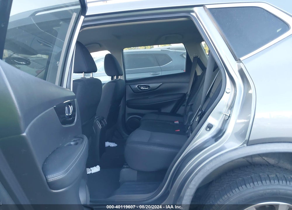 2018 NISSAN ROGUE SV VIN: KNMAT2MV9JP532532