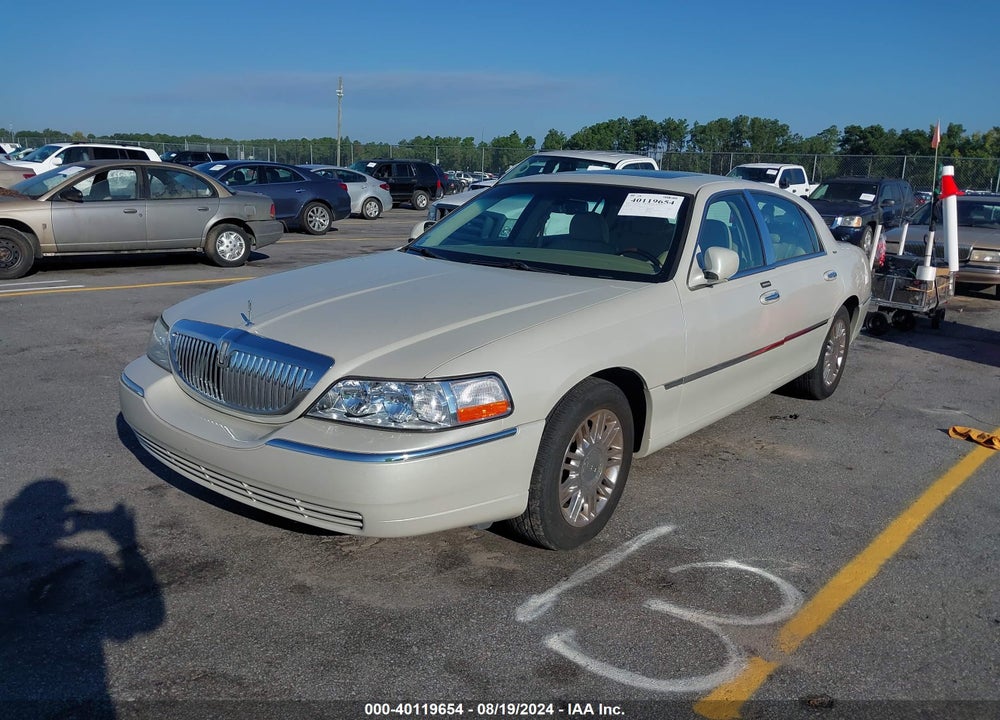 2006 LINCOLN TOWN CAR DESIGNER SERIES VIN: 1LNHM83V06Y616395