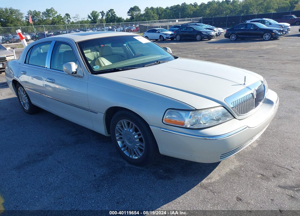 2006 LINCOLN TOWN CAR DESIGNER SERIES VIN: 1LNHM83V06Y616395