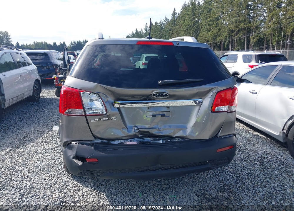 2013 KIA SORENTO LX V6 VIN: 5XYKTDA28DG416272