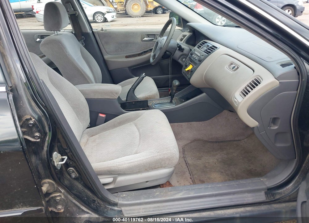 2002 HONDA ACCORD 2.3 SE VIN: JHMCG56722C009230