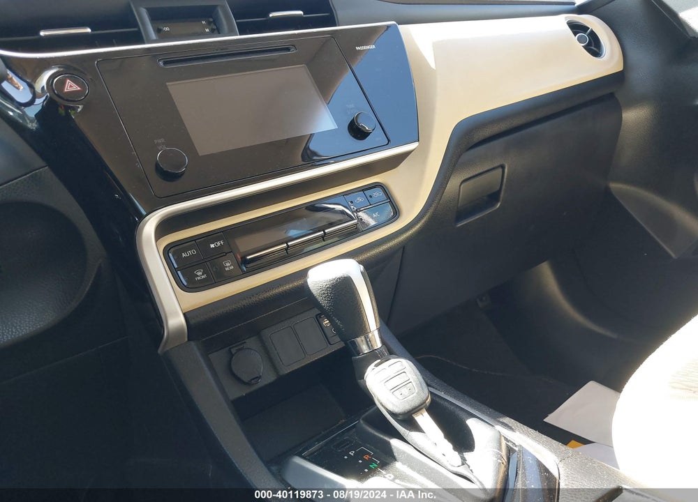 2017 TOYOTA COROLLA LE VIN: 5YFBURHE1HP709989