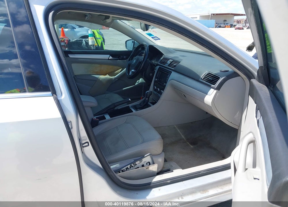 2012 VOLKSWAGEN PASSAT SE W/SUNROOF VIN: 1VWBH7A33CC106185