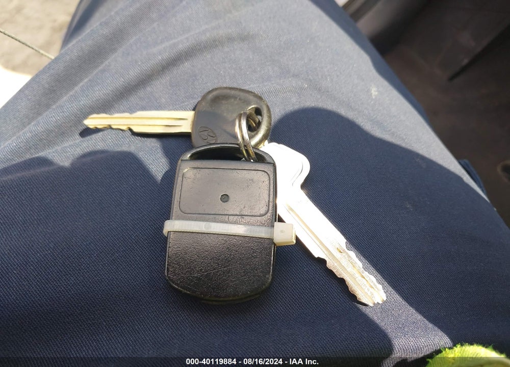 2005 HYUNDAI ELANTRA GLS/GT VIN: KMHDN46D85U011263