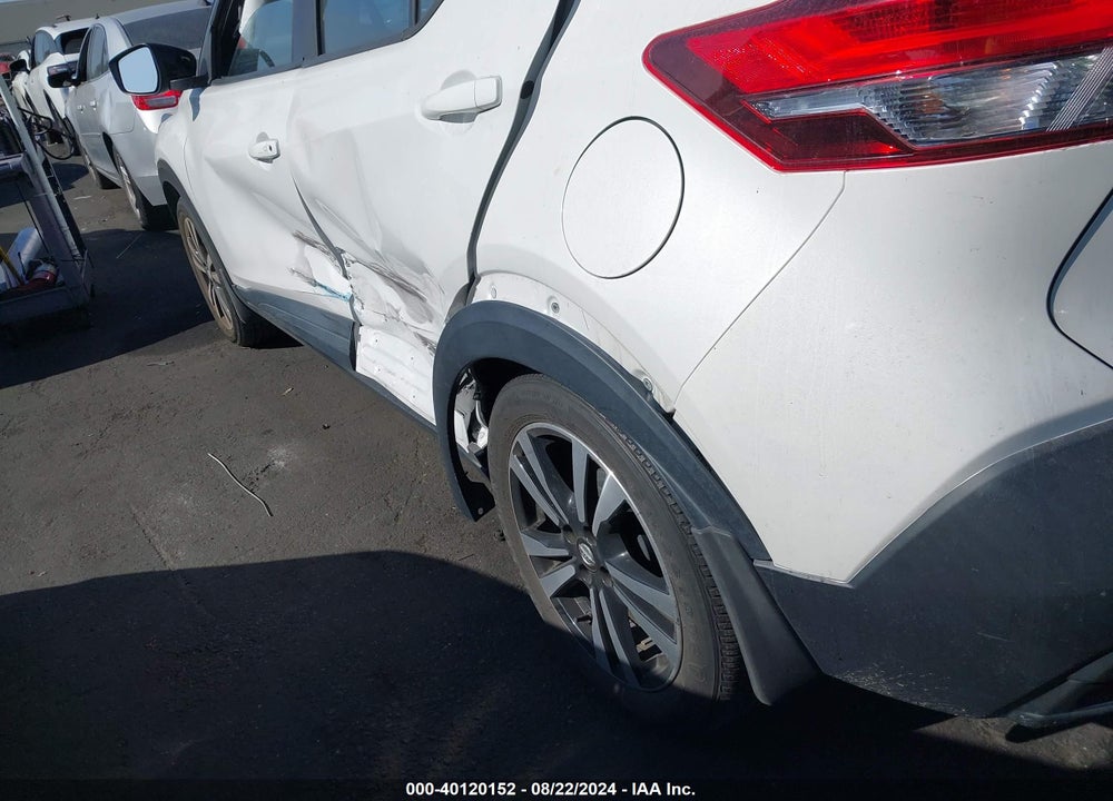 2018 NISSAN KICKS SV VIN: 3N1CP5CU5JL536972