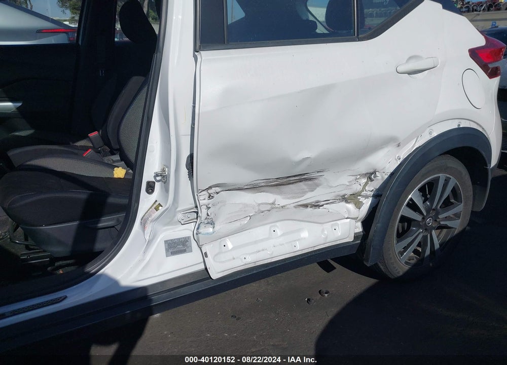 2018 NISSAN KICKS SV VIN: 3N1CP5CU5JL536972