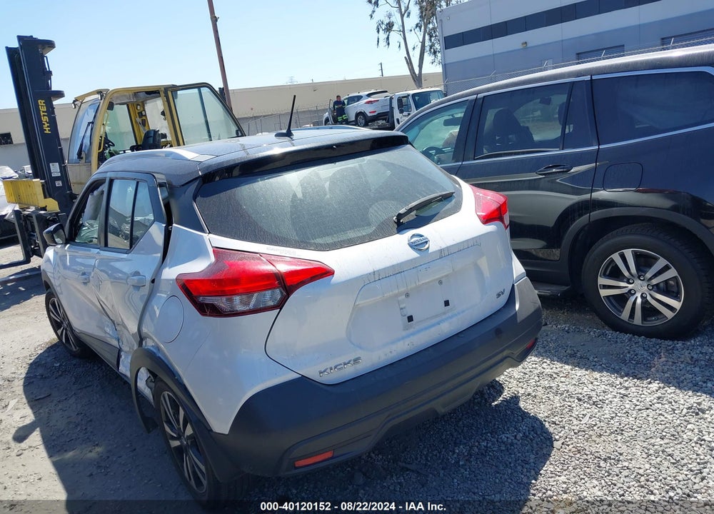 2018 NISSAN KICKS SV VIN: 3N1CP5CU5JL536972