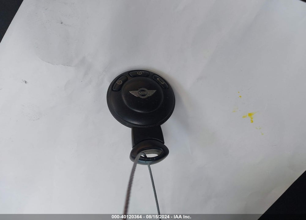 2007 MINI COOPER S VIN: WMWMF735X7TL84116
