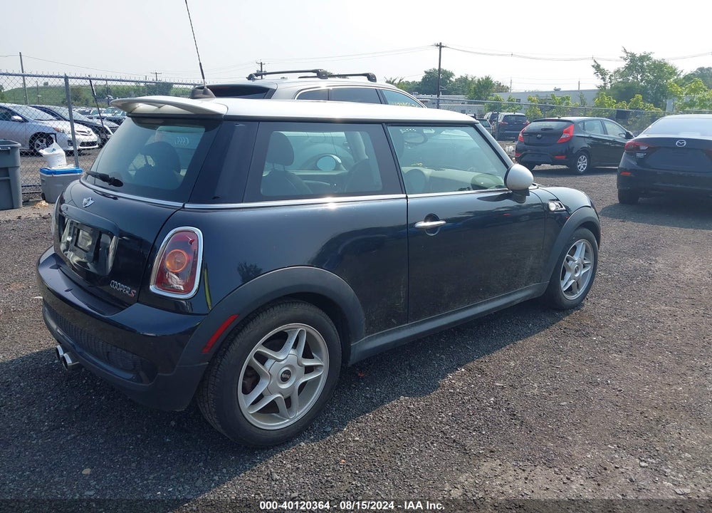 2007 MINI COOPER S VIN: WMWMF735X7TL84116