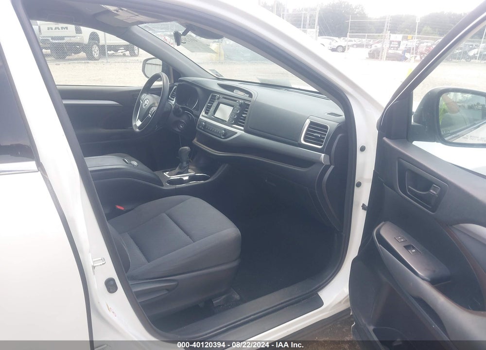 2018 TOYOTA HIGHLANDER LE VIN: 5TDZZRFH8JS272437