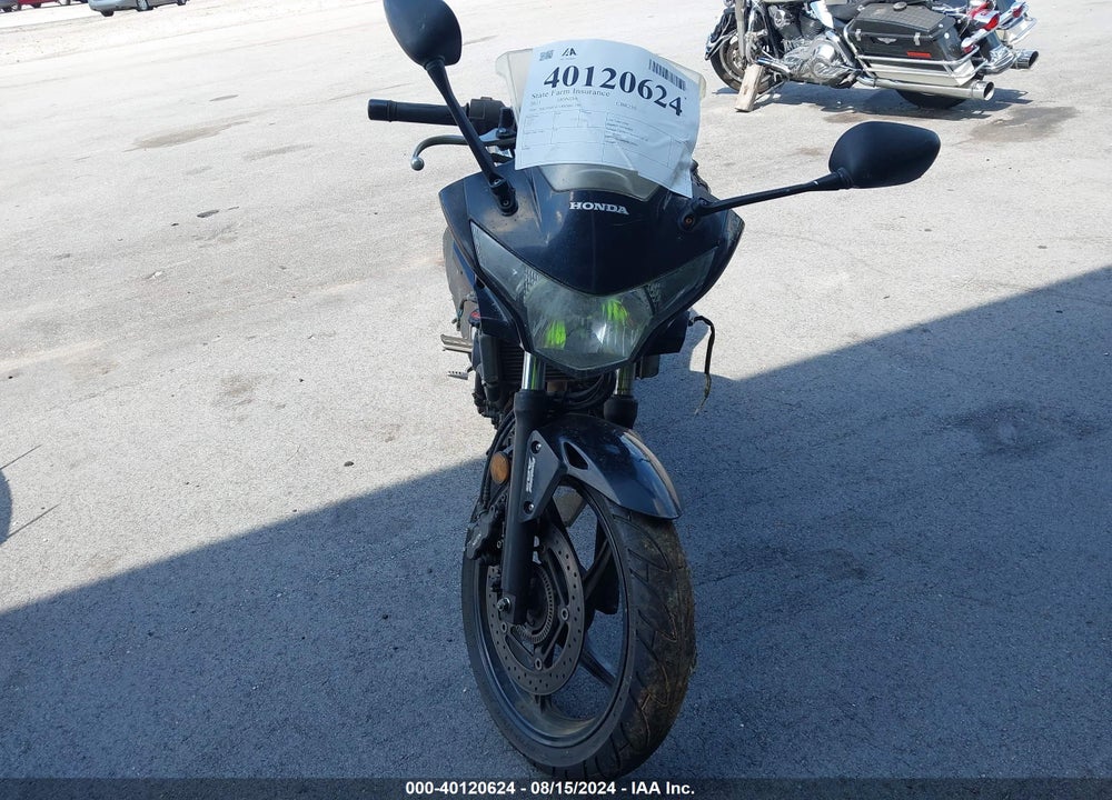 2011 HONDA CBR250 R VIN: MLHMC4118B5001746