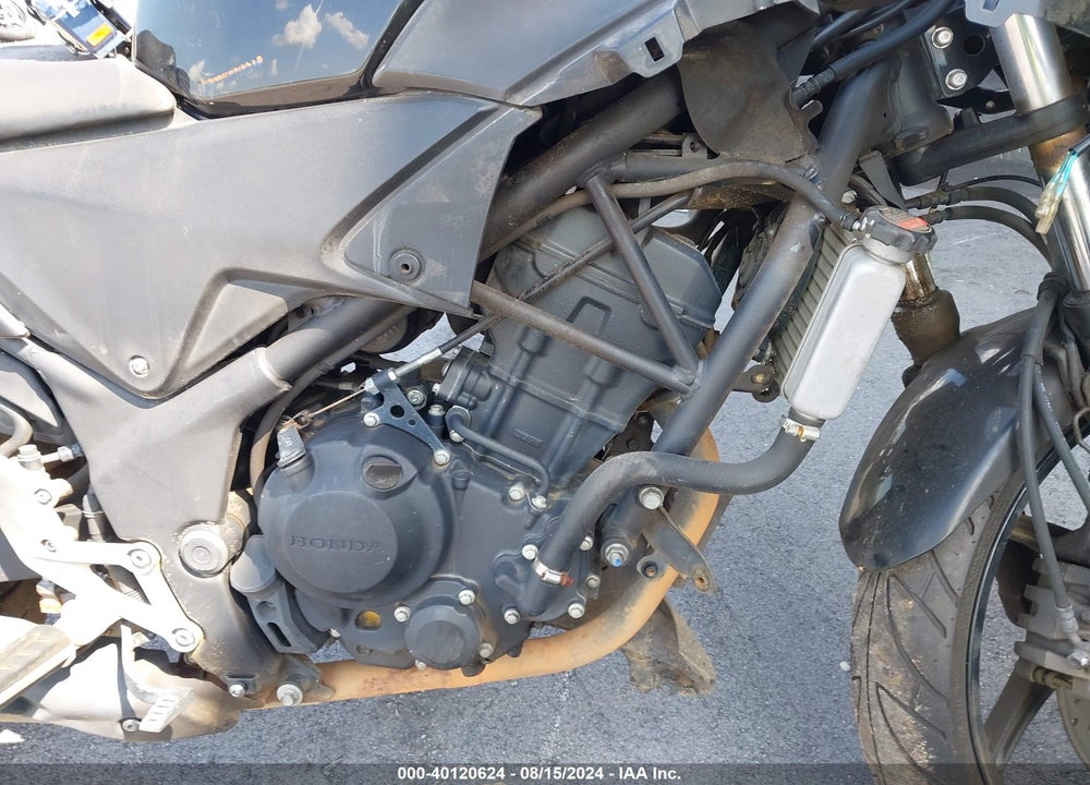 2011 HONDA CBR250 R VIN: MLHMC4118B5001746