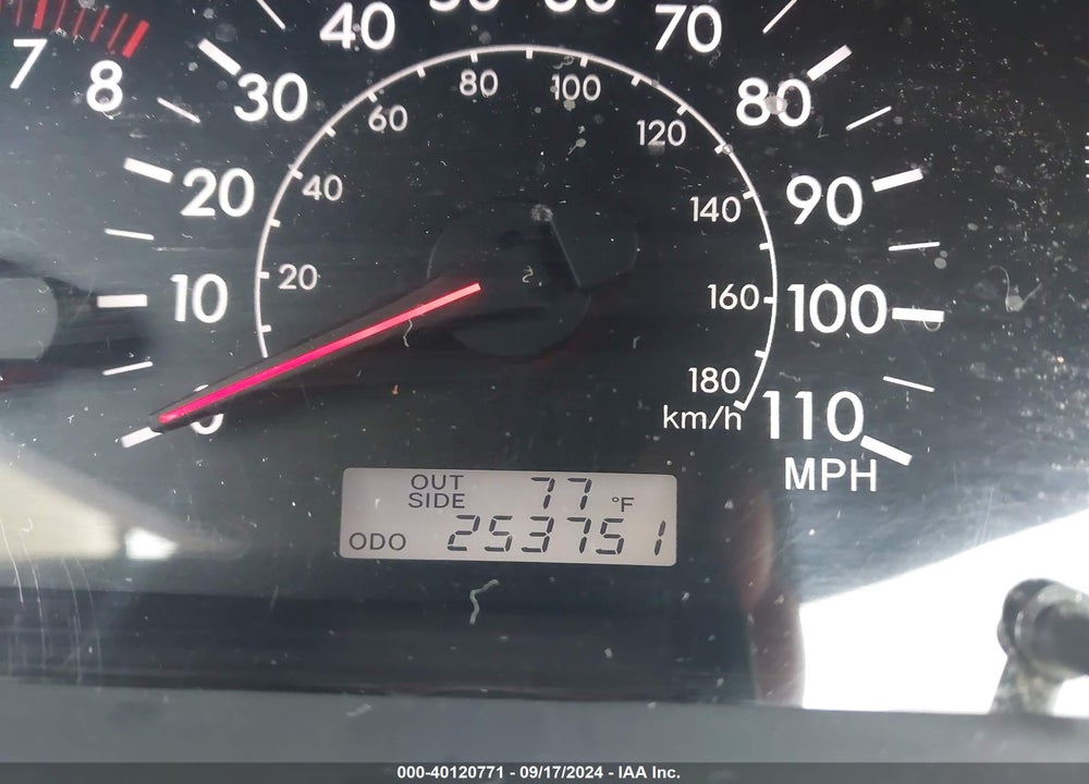 2005 TOYOTA COROLLA LE VIN: 1NXBR32E65Z516447