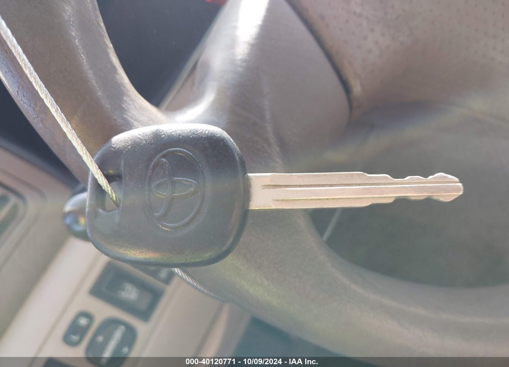 2005 TOYOTA COROLLA LE VIN: 1NXBR32E65Z516447