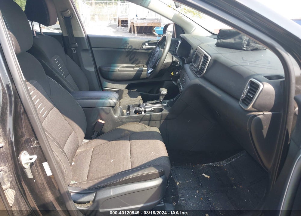 2018 KIA SPORTAGE LX VIN: KNDPMCAC0J7349696