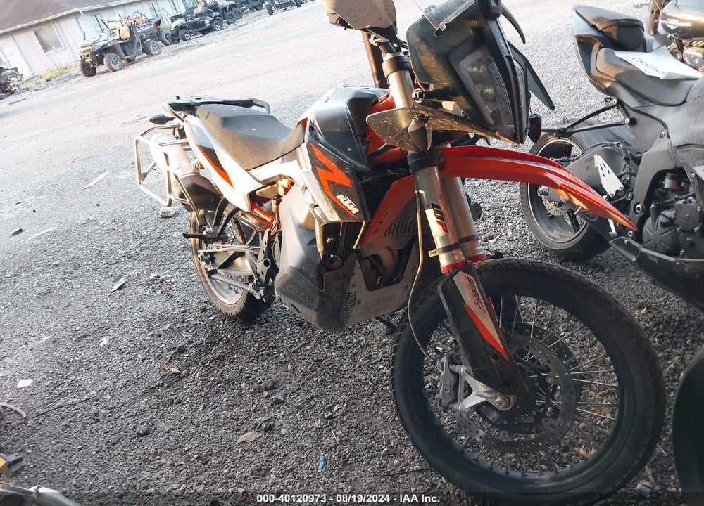 2022 KTM 890 ADVENTURE R VIN: VBKTR6402NM838433