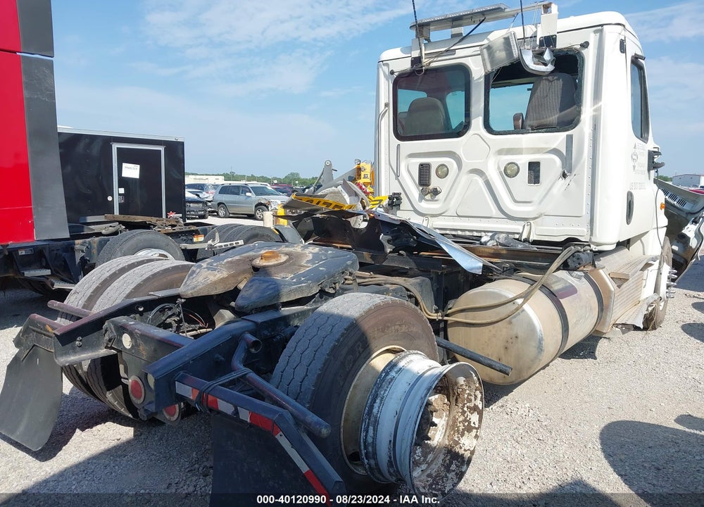 2015 FREIGHTLINER CASCADIA 125 VIN: 3AKBGDDV0FSGR5251