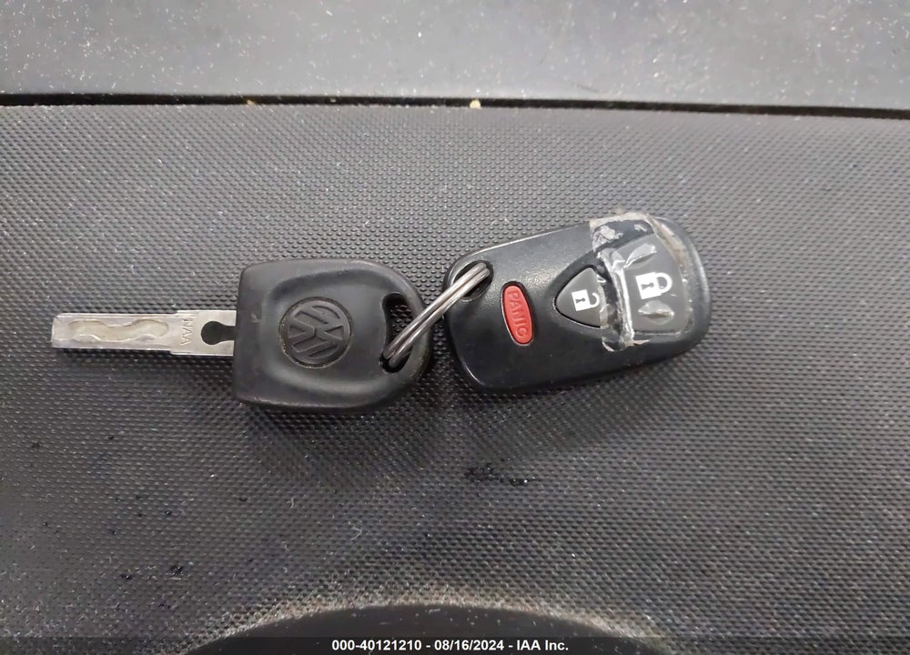2001 VOLKSWAGEN NEW BEETLE GLX VIN: 3VWDD21CX1M424369