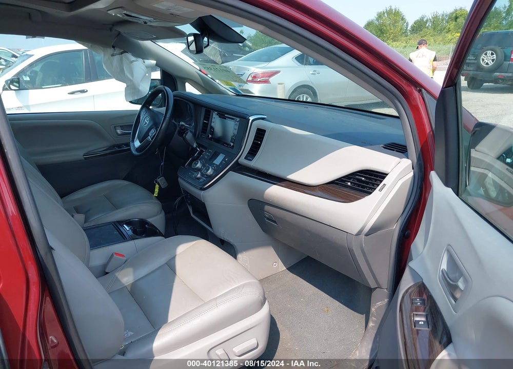 2019 TOYOTA SIENNA XLE VIN: 5TDDZ3DC4KS221839
