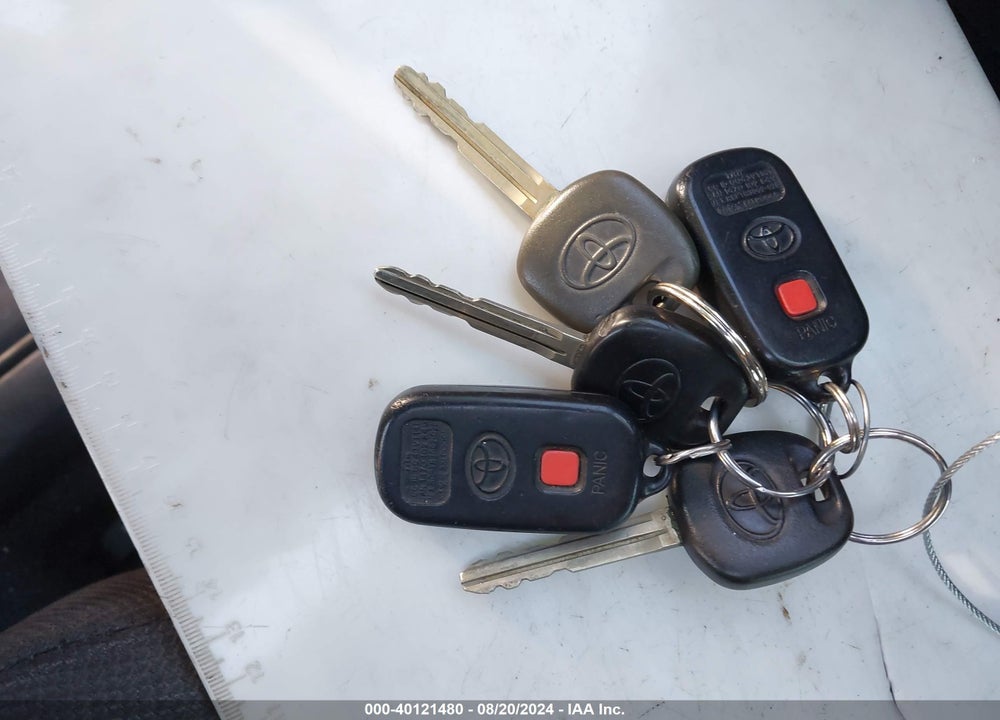 2005 TOYOTA MATRIX VIN: 2T1KR32E05C375649