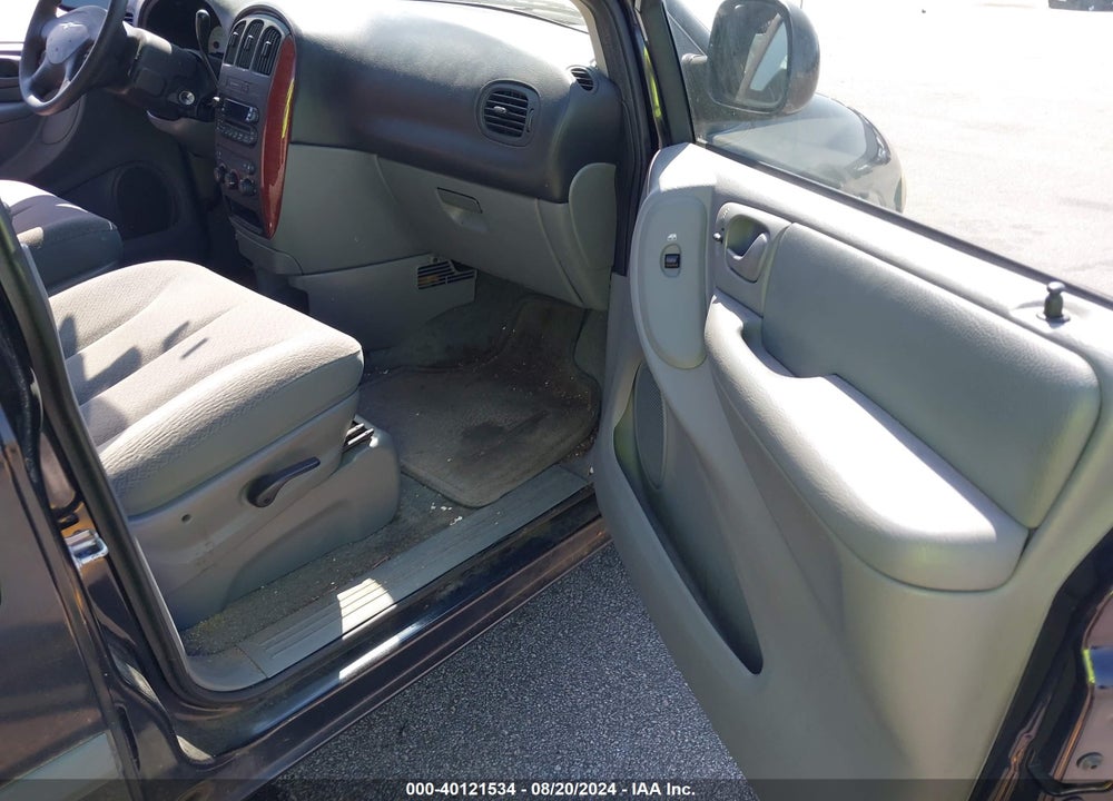 2007 CHRYSLER TOWN & COUNTRY VIN: 1A4GJ45R17B230388