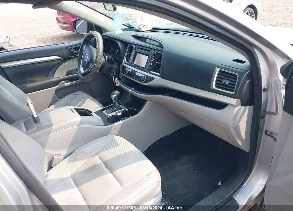 2015 TOYOTA HIGHLANDER LE PLUS V6 VIN: 5TDBKRFH8FS116864