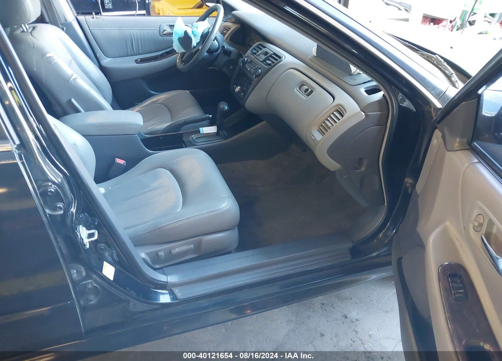 2002 HONDA ACCORD 3.0 EX VIN: 1HGCG16532A055350