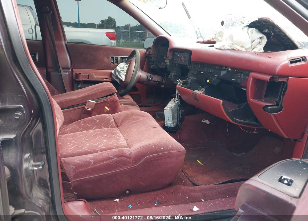 1996 CHEVROLET CAPRICE CLASSIC VIN: 1G1BL52W0TR156420