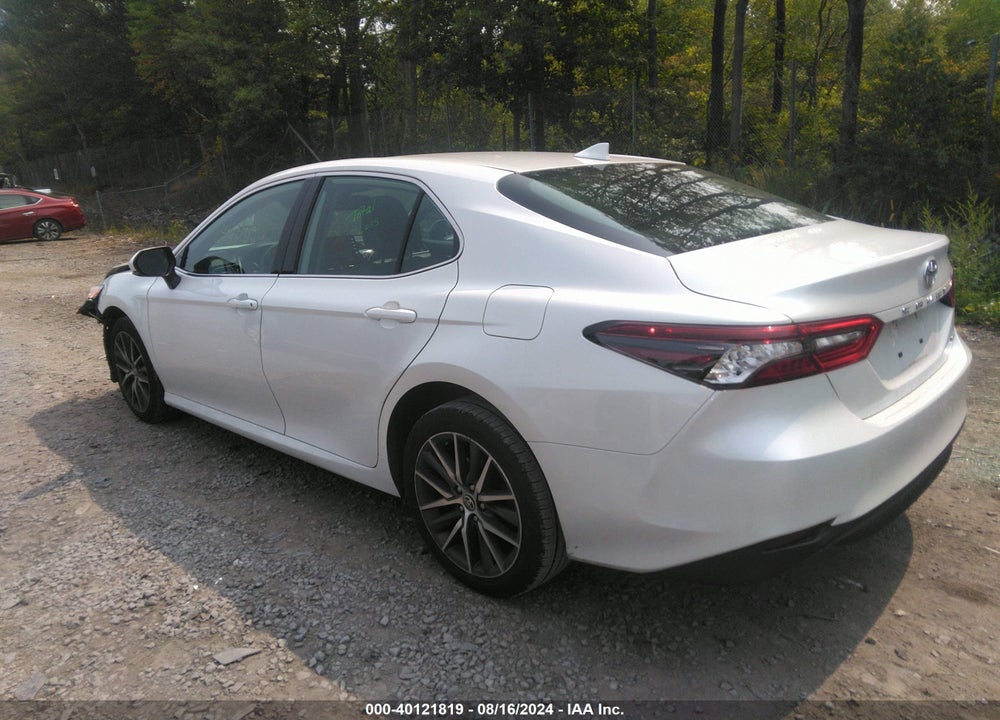 2021 TOYOTA CAMRY XLE VIN: 4T1F11AK3MU427373