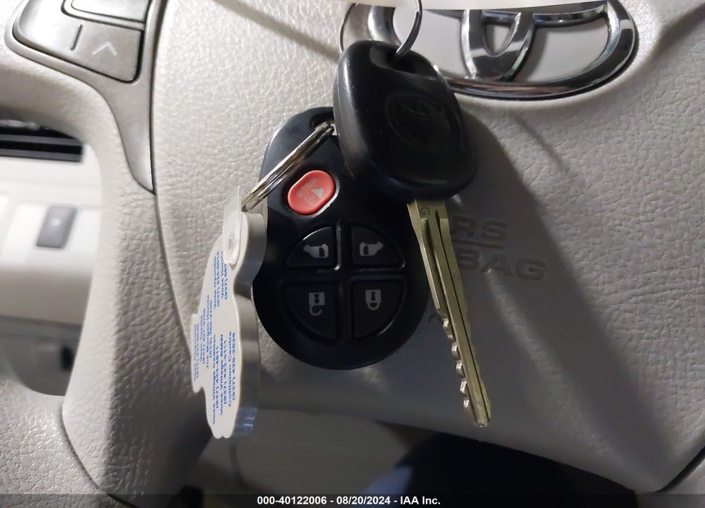 2011 TOYOTA SIENNA LE V6 VIN: 5TDKK3DC0BS123449