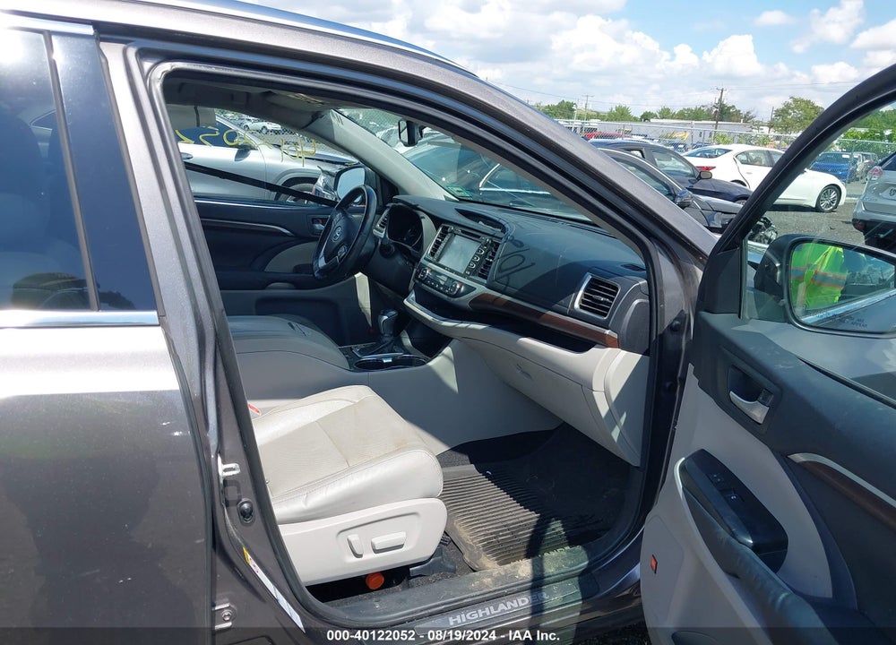 2014 TOYOTA HIGHLANDER LIMITED V6 VIN: 5TDDKRFH7ES027052