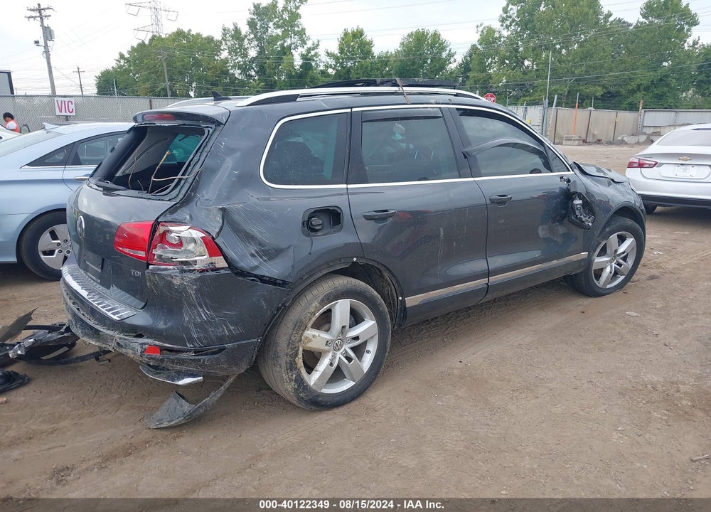2014 VOLKSWAGEN TOUAREG TDI LUX VIN: WVGEP9BP4ED014141