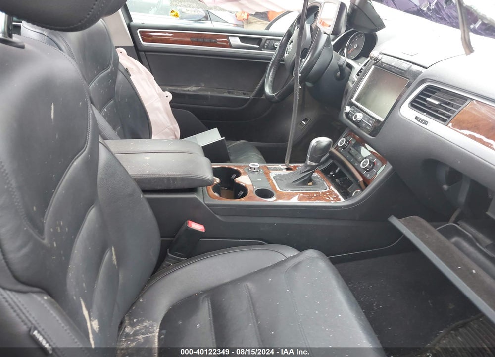 2014 VOLKSWAGEN TOUAREG TDI LUX VIN: WVGEP9BP4ED014141