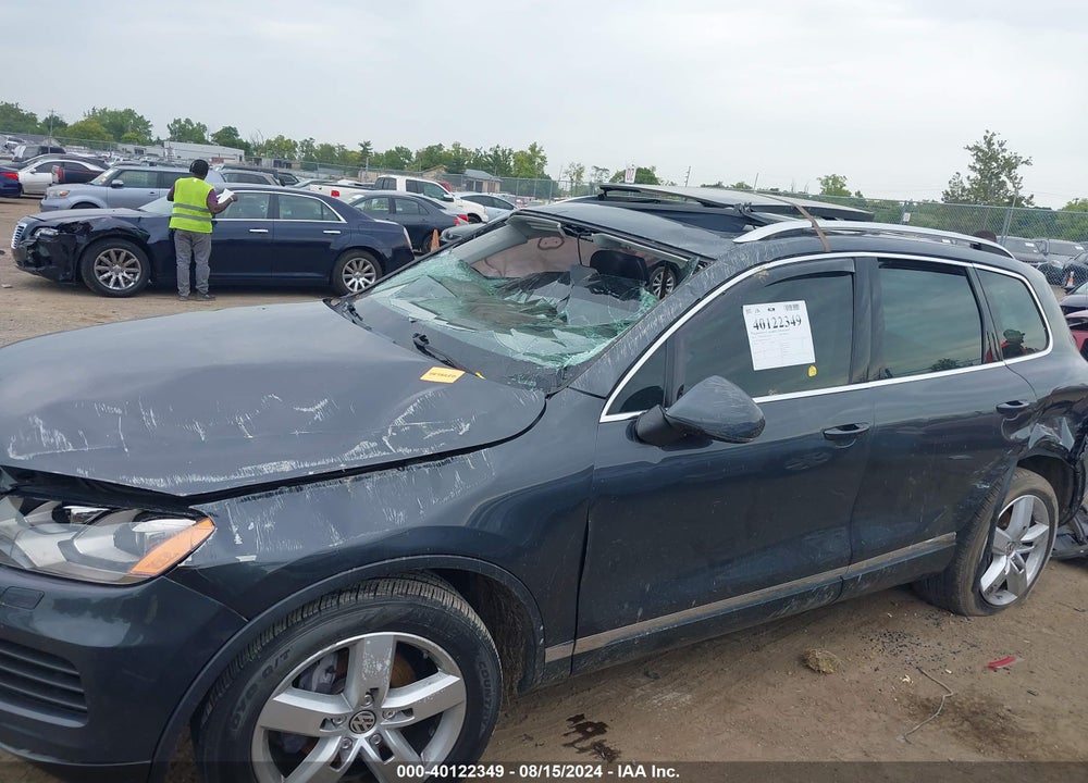 2014 VOLKSWAGEN TOUAREG TDI LUX VIN: WVGEP9BP4ED014141