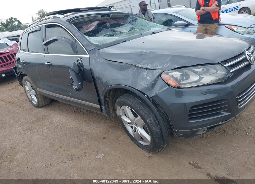 2014 VOLKSWAGEN TOUAREG TDI LUX VIN: WVGEP9BP4ED014141