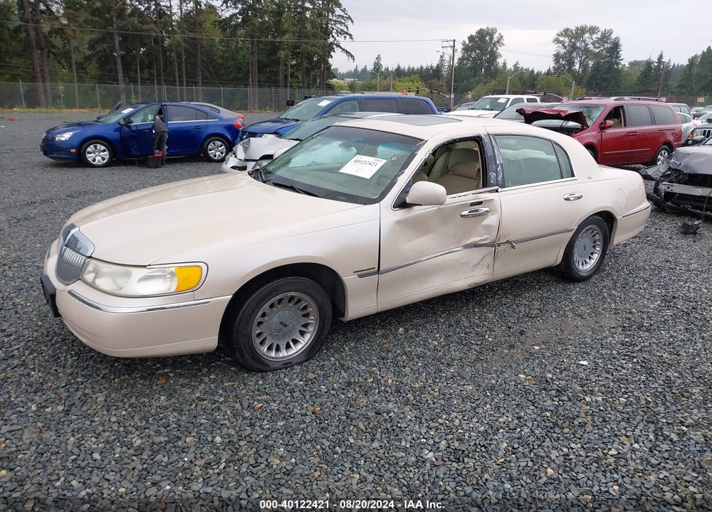 2000 LINCOLN TOWN CAR CARTIER VIN: 1LNHM83W5YY895256