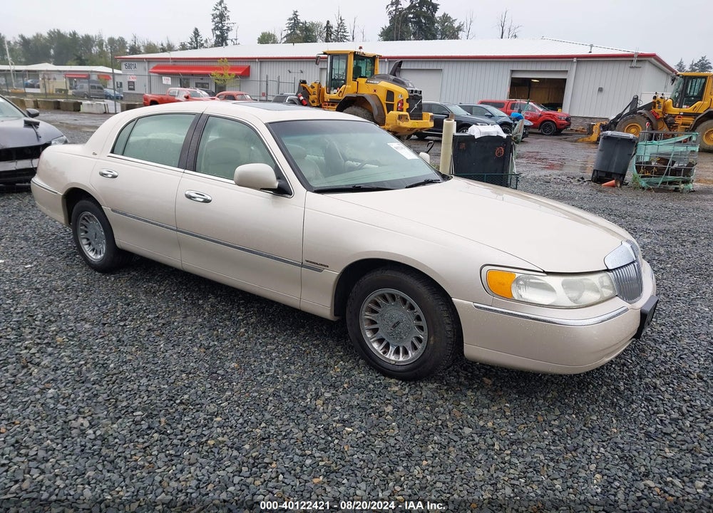 2000 LINCOLN TOWN CAR CARTIER VIN: 1LNHM83W5YY895256