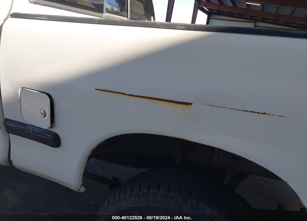 2002 TOYOTA TUNDRA SR5 V8 VIN: 5TBBT44132S321985