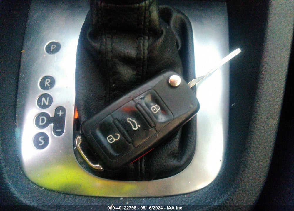 2014 VOLKSWAGEN JETTA 1.8T SE VIN: 3VWD17AJ0EM314649