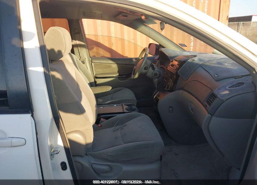 2004 TOYOTA SIENNA LE VIN: 5TDZA23C24S161703