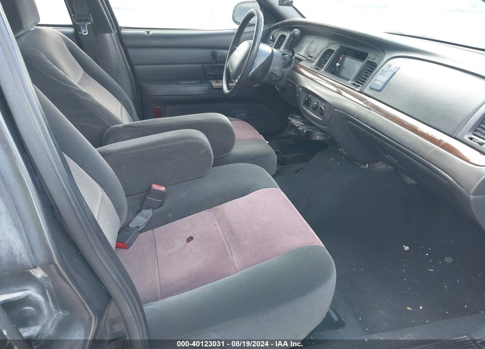 2004 FORD CROWN VICTORIA VIN: 2FAFP73W04X135295