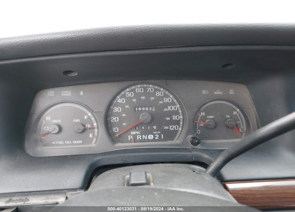 2004 FORD CROWN VICTORIA VIN: 2FAFP73W04X135295