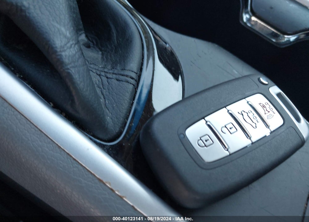 2011 HYUNDAI SONATA VIN: 5NPEC4AC1BH060582