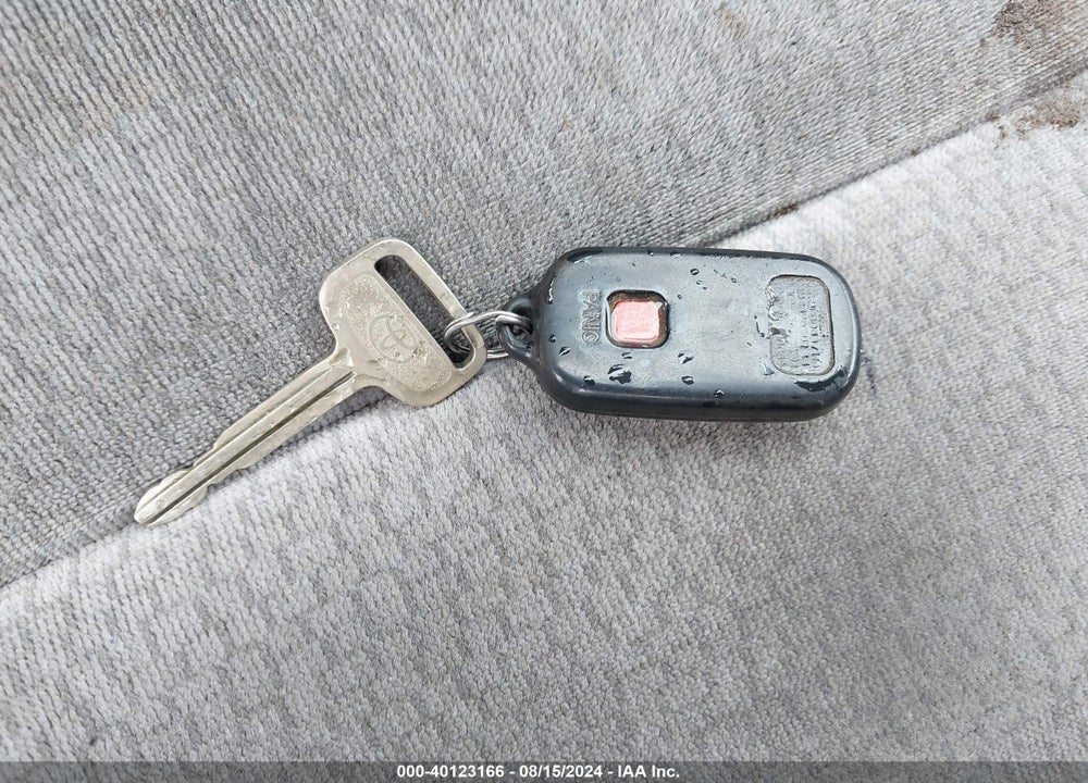 2004 TOYOTA COROLLA LE VIN: 1NXBR32EX4Z257136
