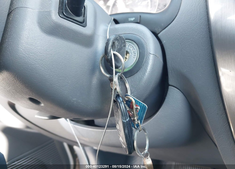 2005 HYUNDAI TUCSON GLS/LX VIN: KM8JN12D25U084541